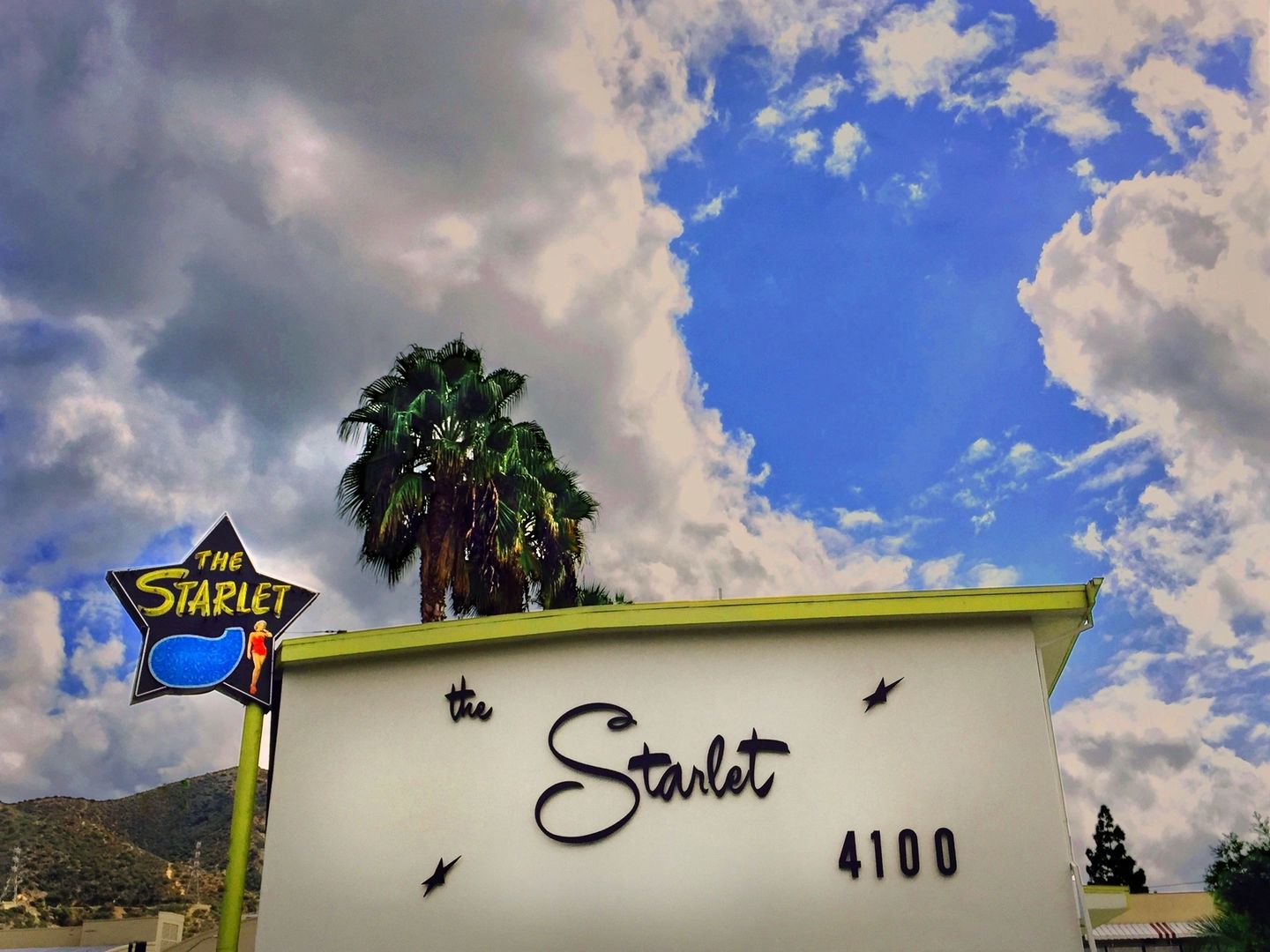 A sign for starlet motel in palm springs